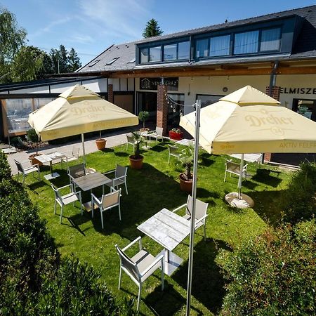 Pipacs Panir & Grill Garden Vendeghaz Hotel Gyorujbarat Luaran gambar